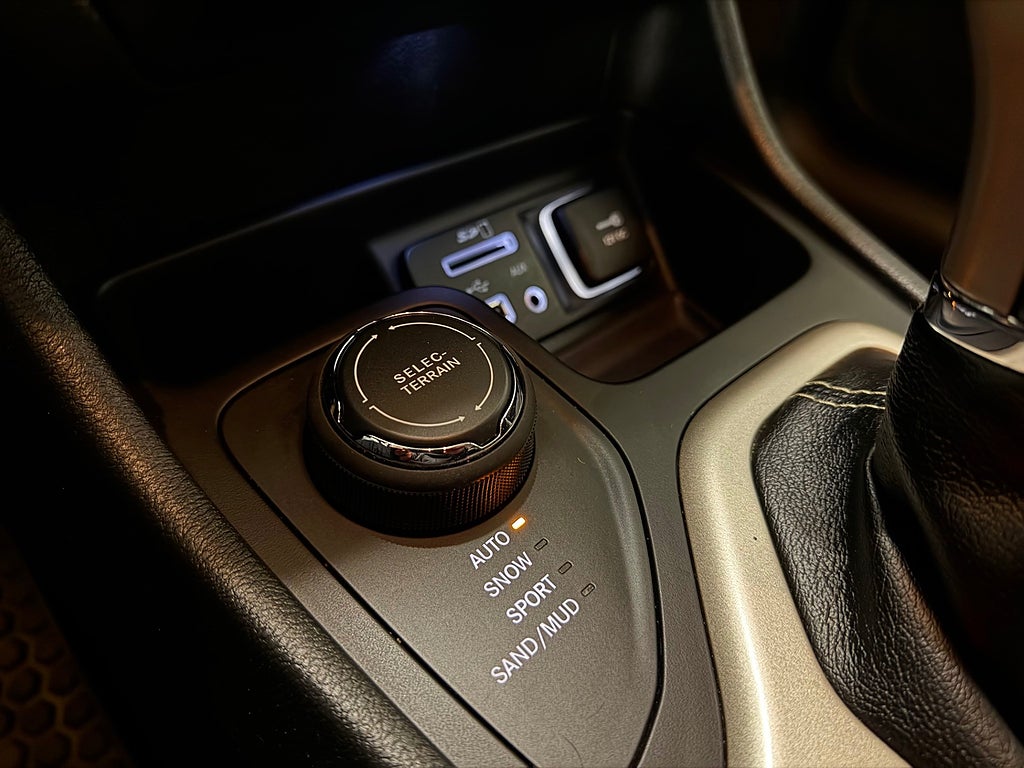 Jeep Cherokee 2015 - miniatyr 8