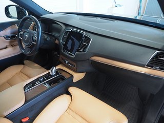 SUV Volvo XC90 7 av 27