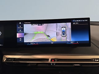 BMW iX xDrive40 Innovation 360° Laser Pvärm HuD H/K GPS SoV – bild 15