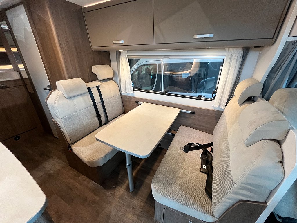 Carado A 464 / B-kort / 6 bältade / 6 Sovplatser / 845 Mil - Carado