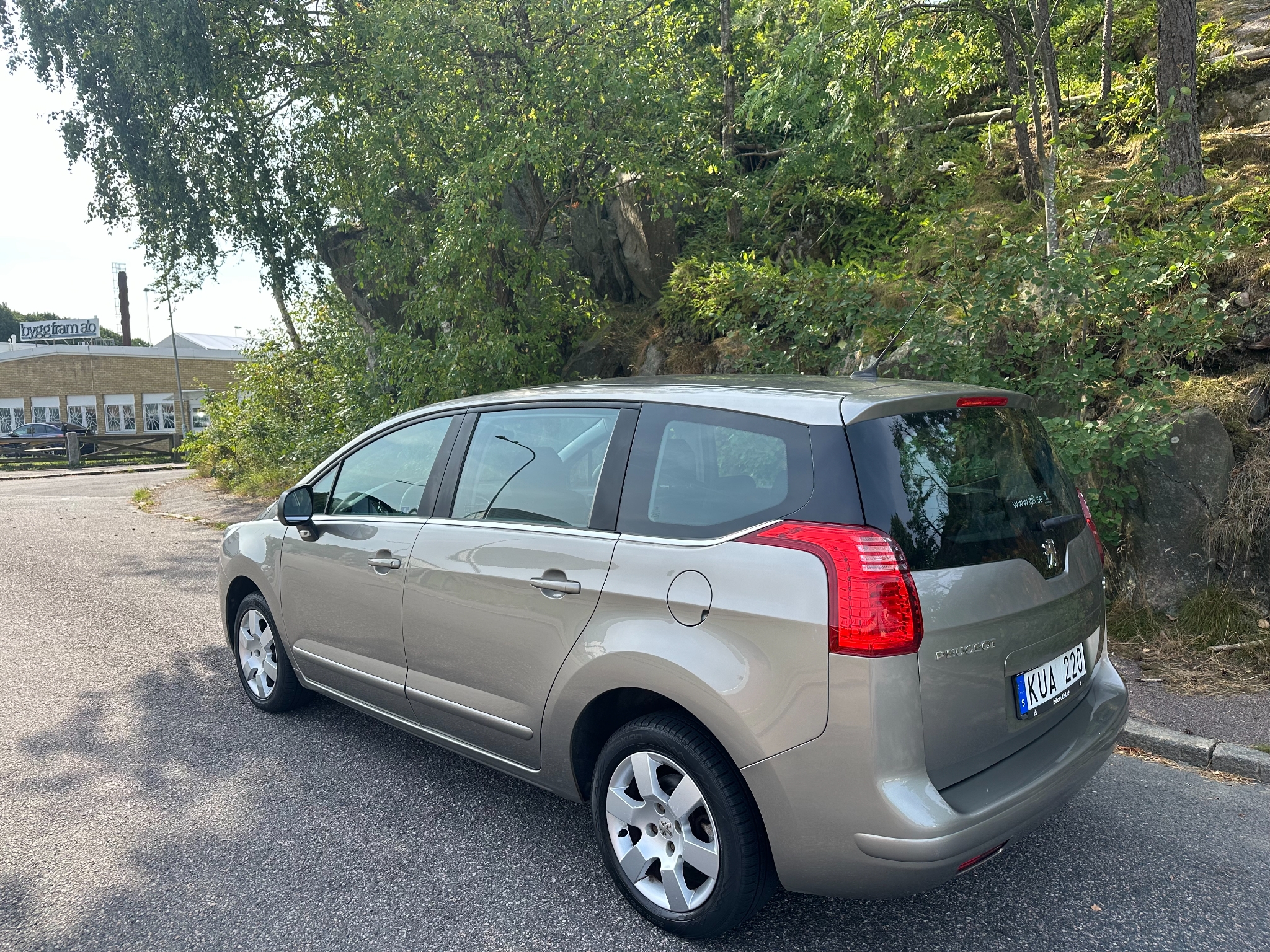 Peugeot 5008 1.6 HDi FAP EGS 2010, bild 3/34