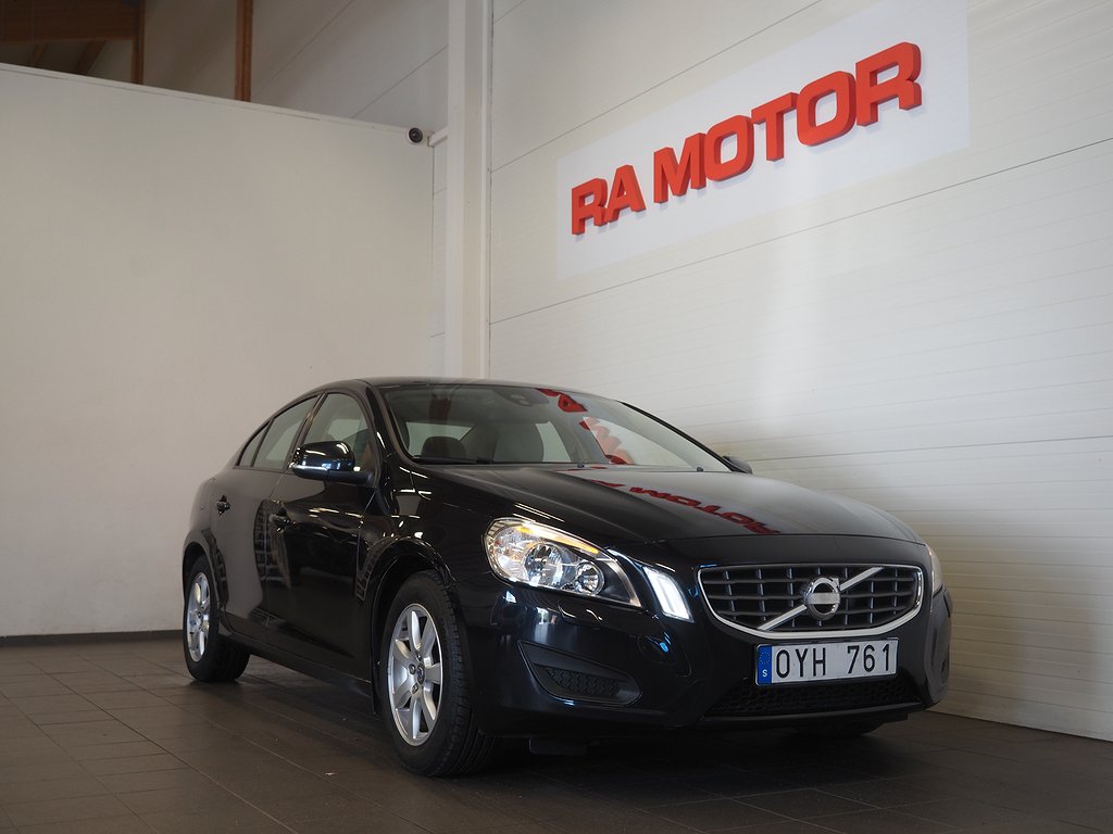 Volvo S60 T3 Kinetic 150hk | Låga mil | 2012