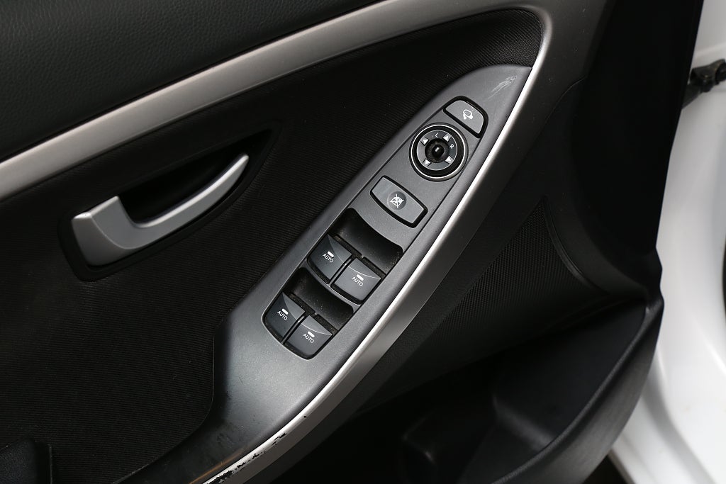 Hyundai i30 1,6 GDI 135hk Comfort Kombi 1ägare Dragkrok 2017