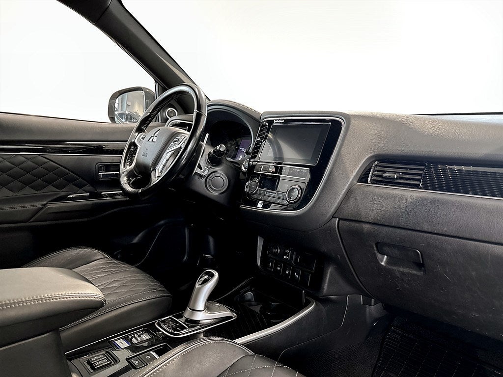 Bild på Mitsubishi Outlander S-Edition PHEV CVT 224hk Aut AWD - B-KAMERA, DRAG