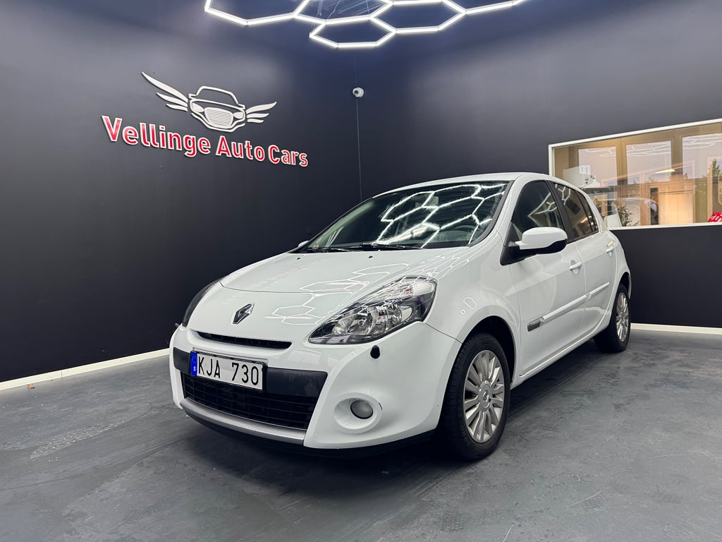 Renault Clio 5-dörrars Halvkombi 1.2 TCe *8200Mil*