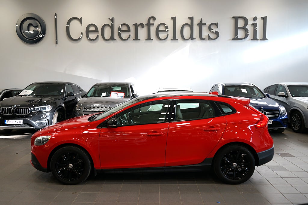 Volvo V40 Cross Country T4 AWD 180hk Summum Panorama Dragkrok Kam-bytt SoV-hjul
