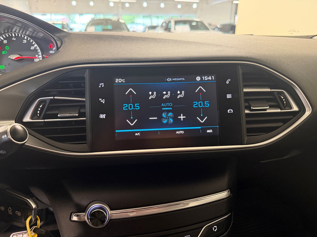 Peugeot 308 sw 1.2 PureTech 130 EAT Euro 6 SoV Hjul thumbnail