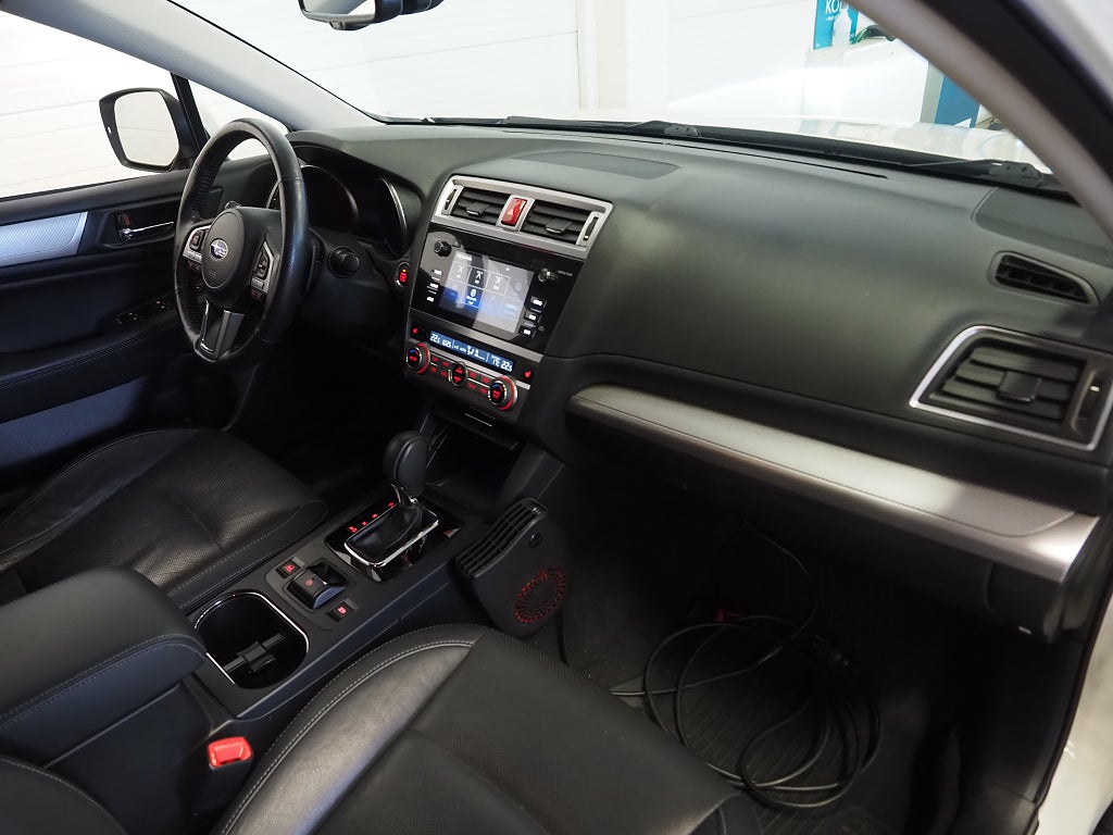 Subaru Outback 2.5 4WD 175hk Lineartronic Ridge Drag M-Värm Kamera 2017