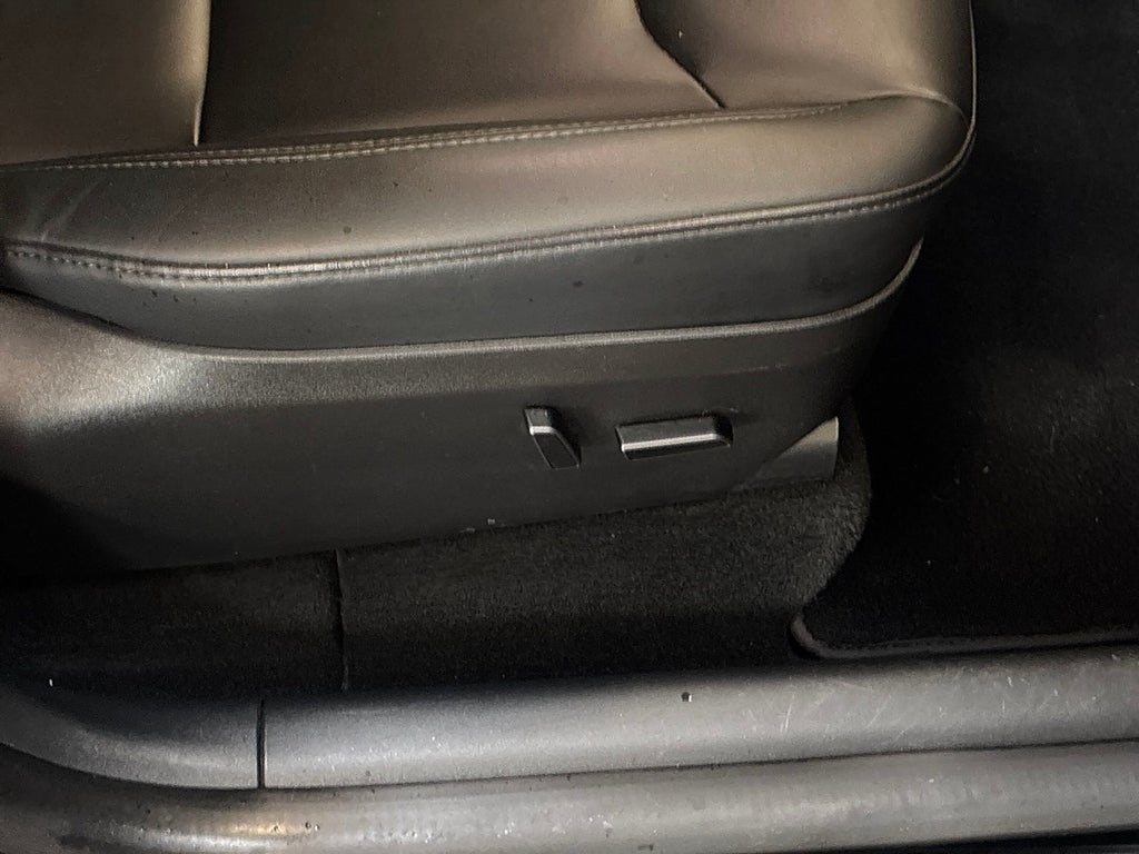 Tesla Model Y Performance S&V-Hjul/Drag/Pano/Backkam/Värmepump/MOMS