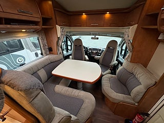 Husbil-halvintegrerad Carthago C-Line T4.9 180HK AUT 18 av 24