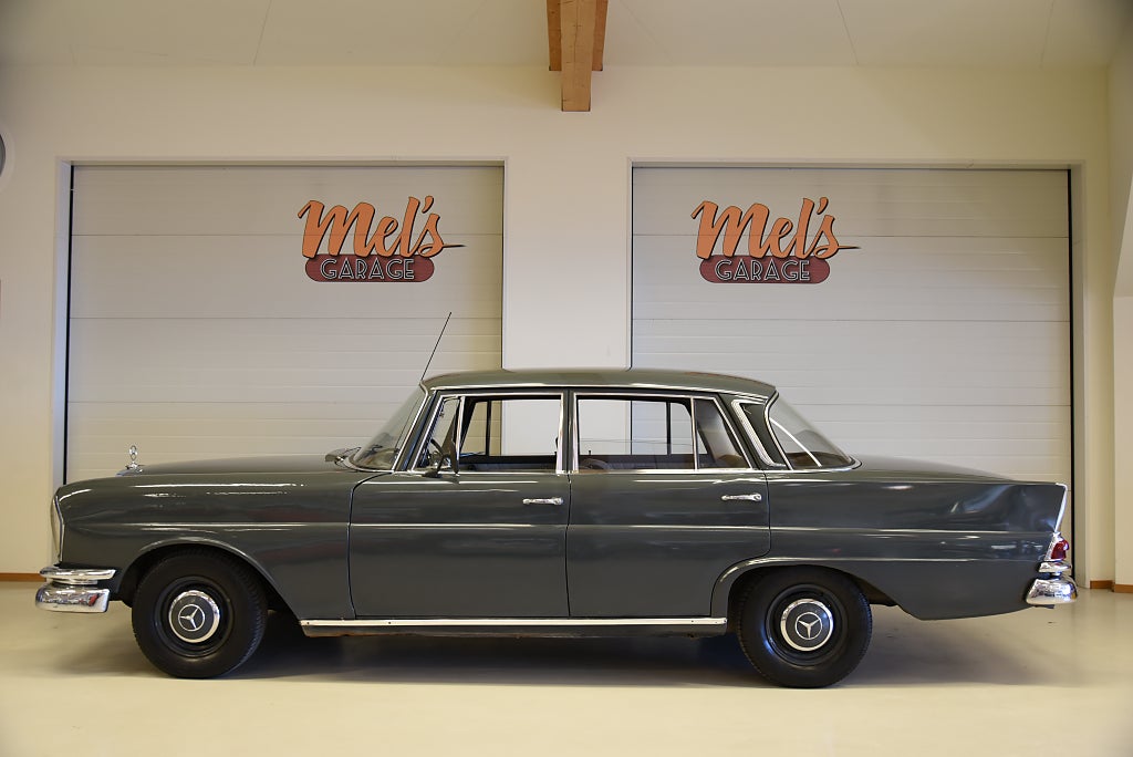 Mercedes-Benz W111 220 Sedan Riktig tids kapsel med original dokument kvar
