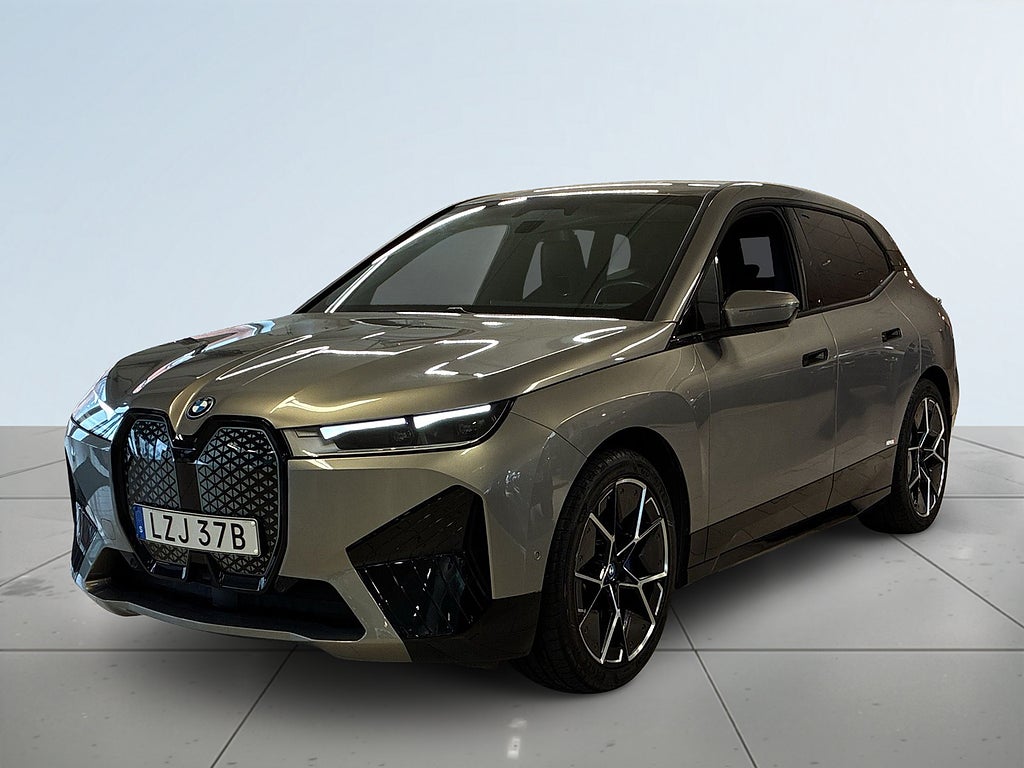 BMW iX xDrive50 Sport Package MOMS Drag 360° H/K-ljud Navi S&V