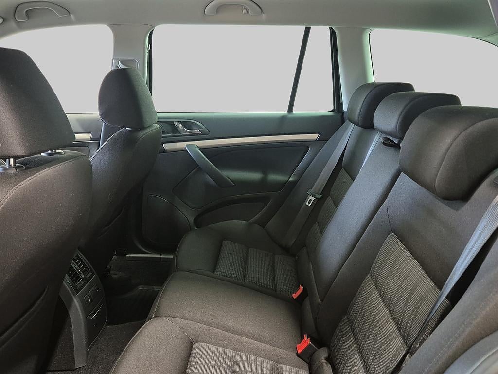 Skoda Octavia Kombi 1.6 TDI Elegance Vhjul 105 hk