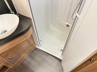 Husbil-halvintegrerad Adria CORAL SUPREME 670 SLT 24 av 29
