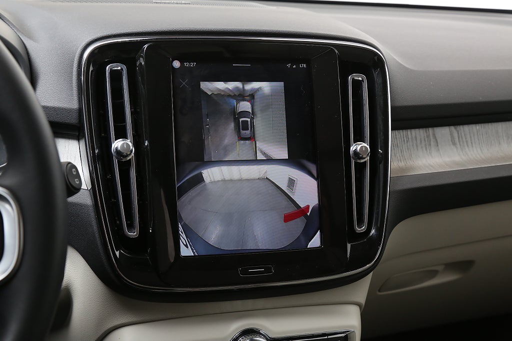 Volvo XC40 B4 Bensin 197hk Ultra Dark Skinn l Panorma l H/K l 360°