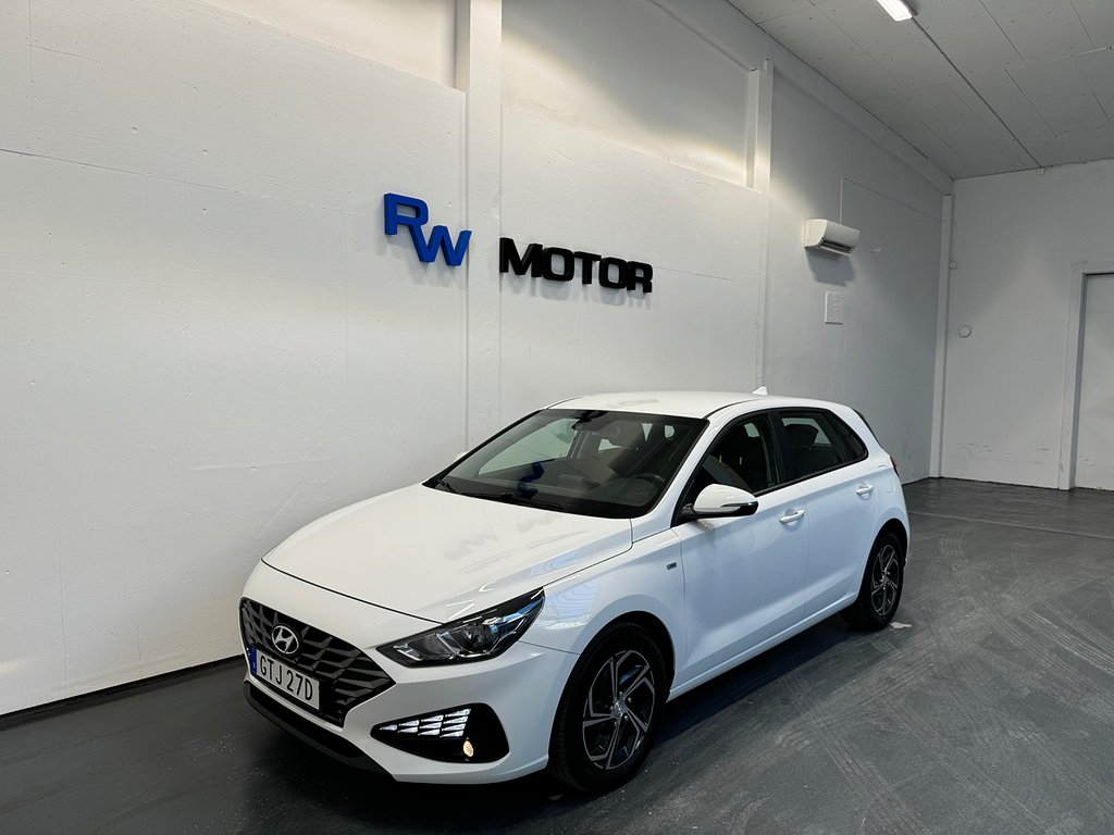 Hyundai i30 1.0 T-GDI iMT Essential B-kamera Carplay 