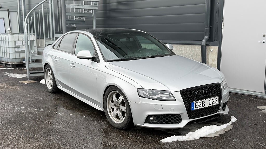 Audi A4 Sedan 3.2 FSI V6 quattro / Bang & Olufsen / Alcantara 