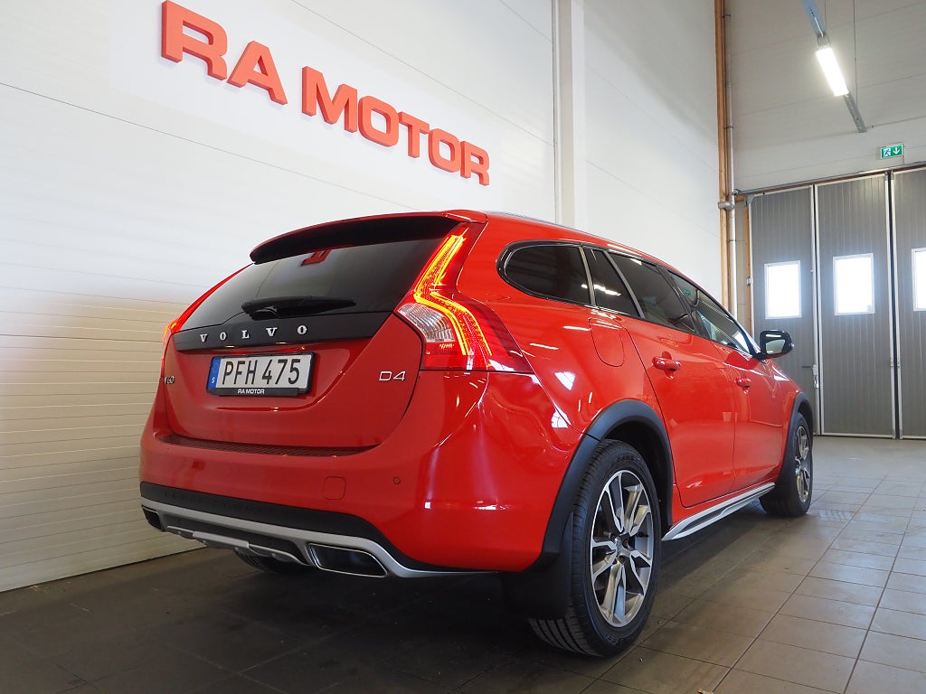 Volvo V60 Cross Country D4 Geartronic 190hk Summum Värmare Skinn P-Sen 2017
