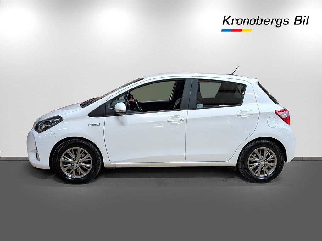 Toyota Yaris Hybrid Active 101 hk Automat  – bild 4