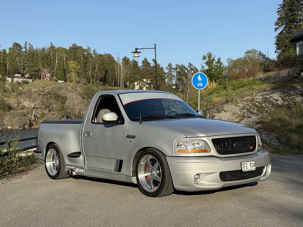 Ford F-150 SVT Lightning XLT