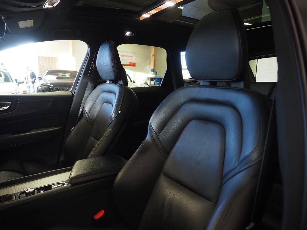 Volvo XC60 T5 AWD 250hk R-Design |Luftfjädring|Pano|Drag|22"| 2018