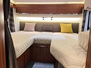 Husbil-halvintegrerad Adria MATRIX SUPREME M 687 SL 19 av 36