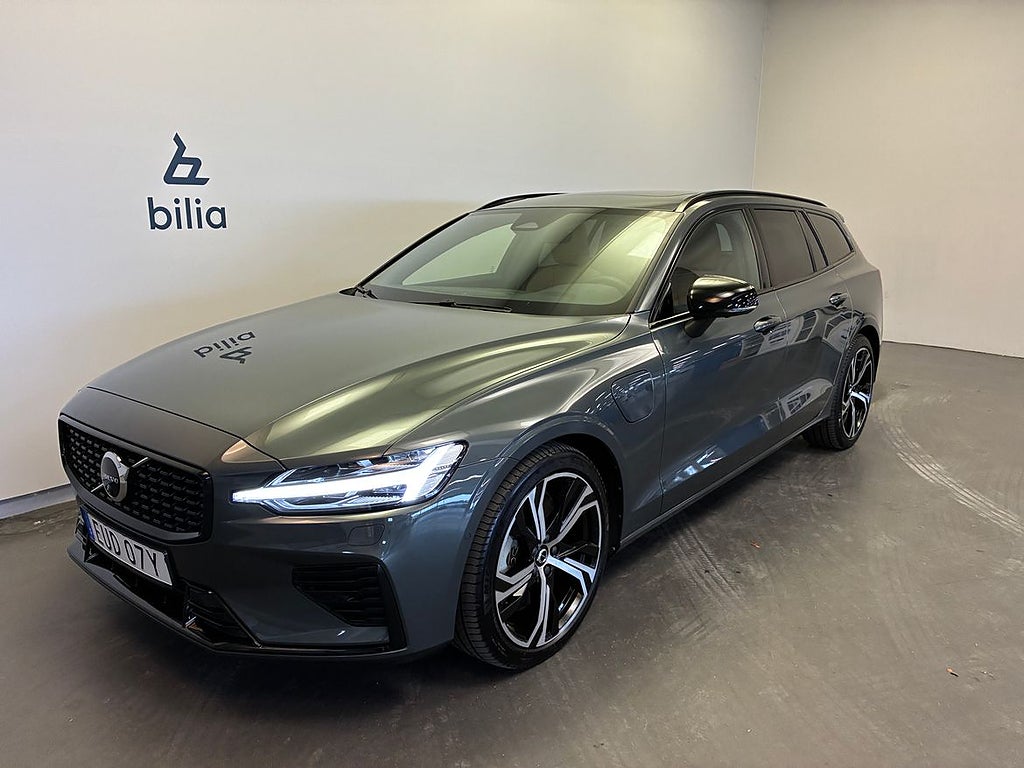 Volvo V60 T8 Plus Dark / Panoramatak / Keyless / 360 Kame...