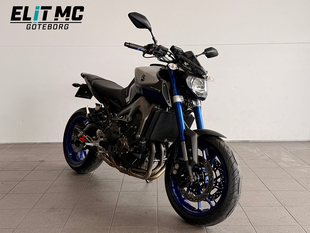 Yamaha MT-09 | Helsystem Akrapovic | Värmehandtag