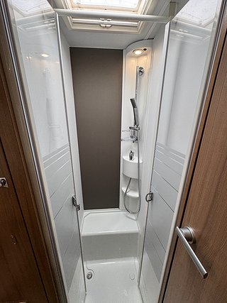 Husbil-halvintegrerad Adria Coral 670 SL AUTOMAT 13 av 19