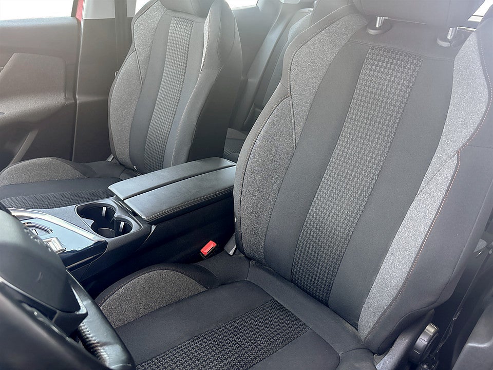 Bild på Peugeot 3008 Active Pack 1.2 PT 130hk Aut P-SENSORER NAVI