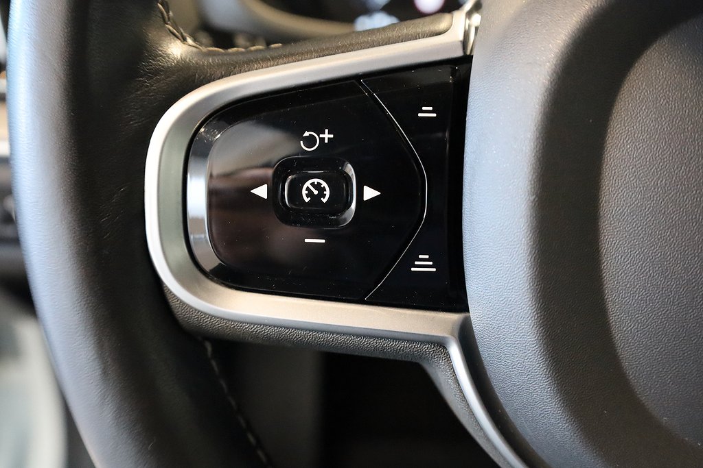 Volvo V60 T8 AWD Aut R-Design Pano Kamera Läder 2019
