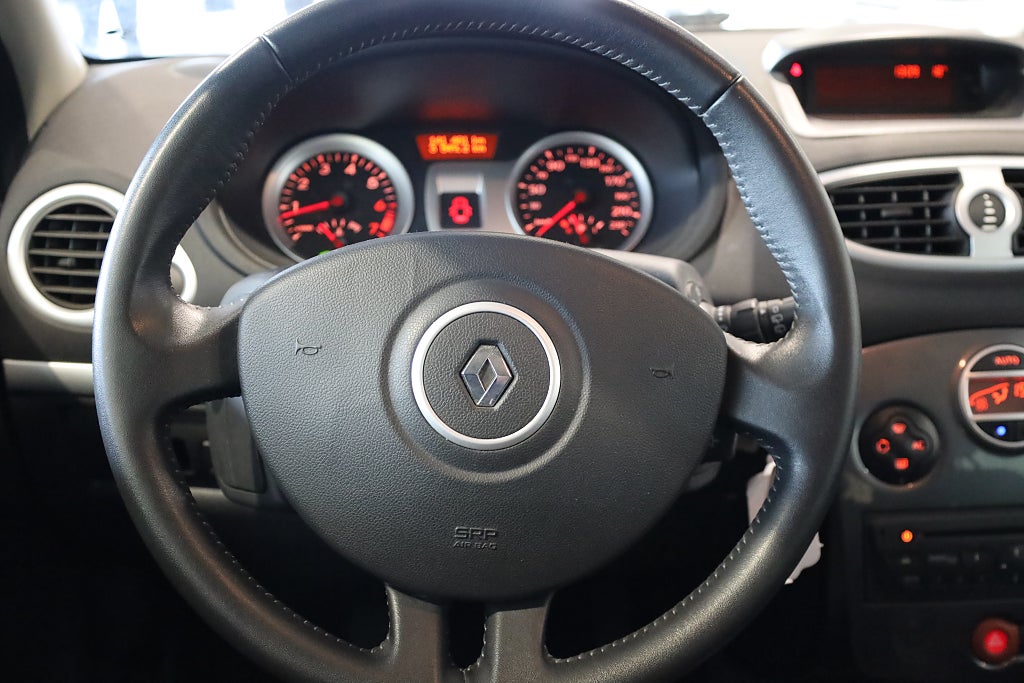 Renault Clio 1,2 75hk 5-dörrars Motorvärmare Nybesiktad 2013