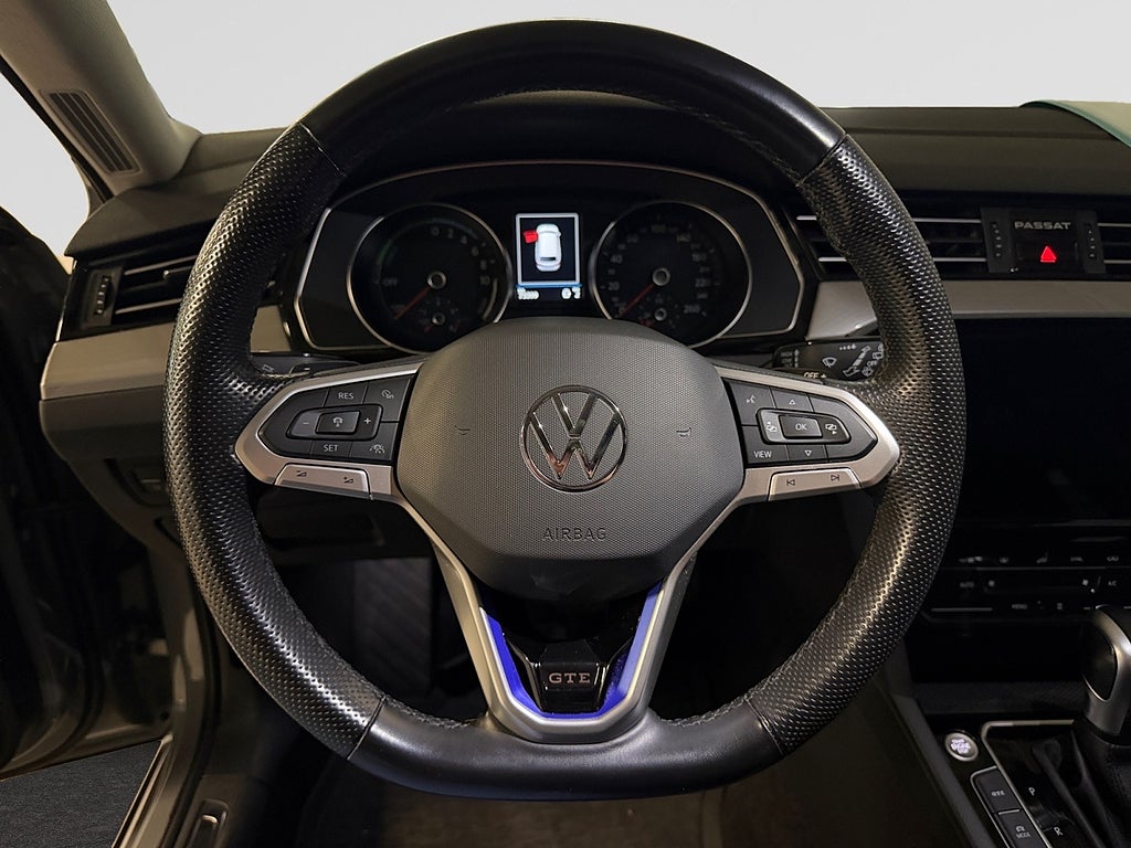 Volkswagen Passat Sportscombi GTE DRAG Värmare Navi Adap-farth Carplay bild 15