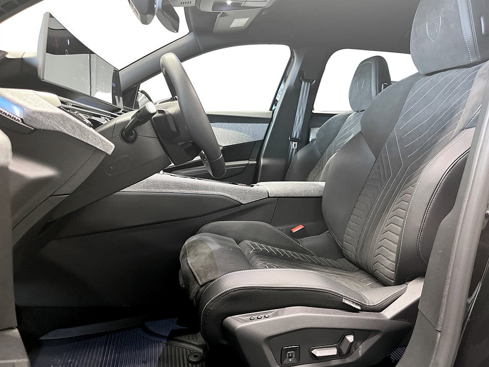 Bild på Peugeot 5008 GT Ultimate Hybrid 145hk Aut 7-SITS ELSTOL B-KAMERA