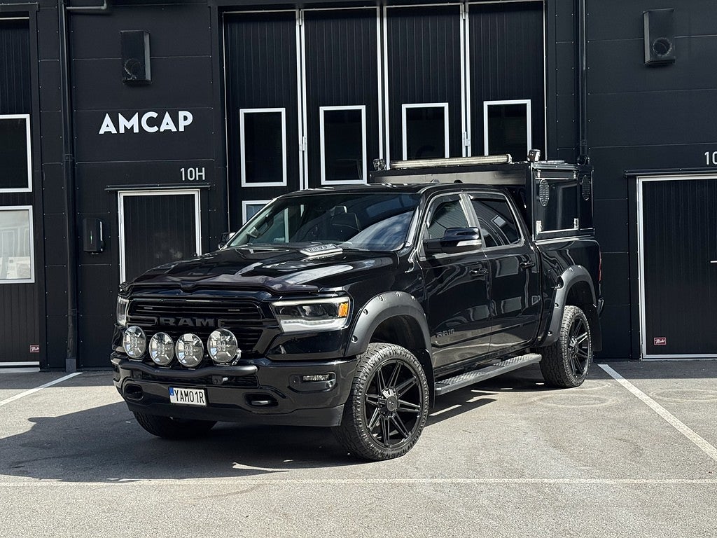 Dodge RAM 1500 5.7 V8 Laramie Night / MOMS / Hundkåpa / Blixtljus