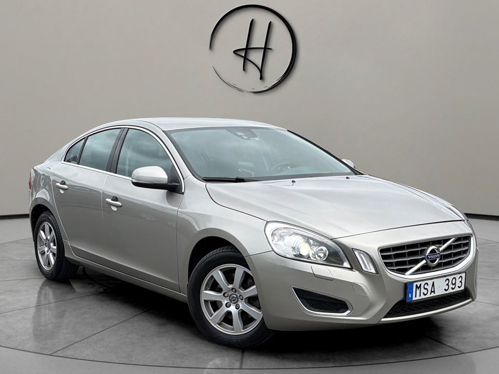 Volvo S60 T3 150hk 6-Vxl 1-Ägare Momentum Xenon Drag * 535kr/Mån 
