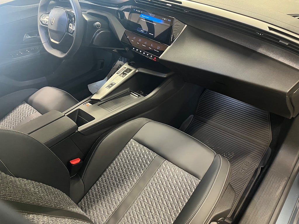 Peugeot 308 SW Hybrid 145 1.2  145 e-DCS  Allure thumbnail