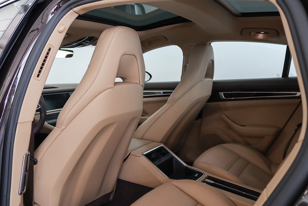 Porsche Panamera 4S PDK PASM B-kamera Pano Navi 422hk En Brukare