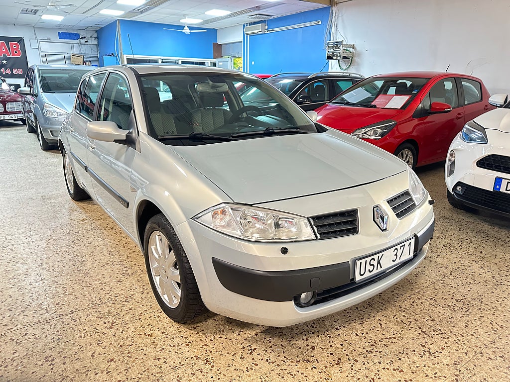 Renault Megane 1.6 Ny Servad& Ny Besiktigad Lågmil