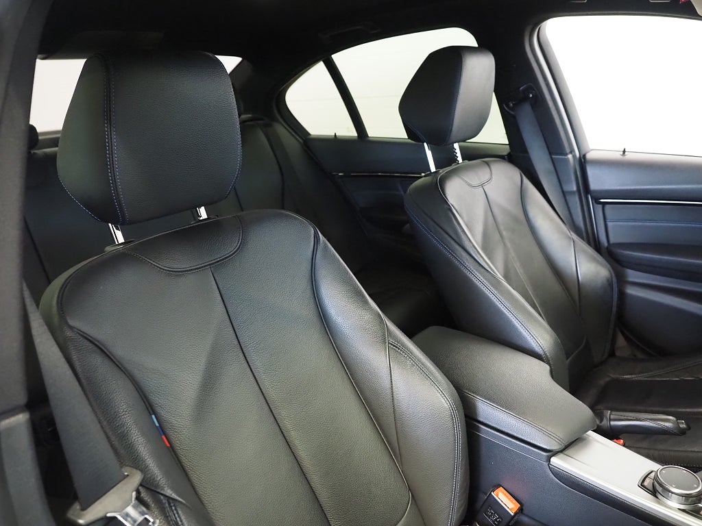 BMW 320d Sedan xDrive 190hk M Sport |Navi|Skinn|Kamera|Drag|