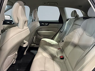 Volvo XC60 D4 AWD Aut Inscription Drag Cockpit Värmare Skinn S&V – bild 11