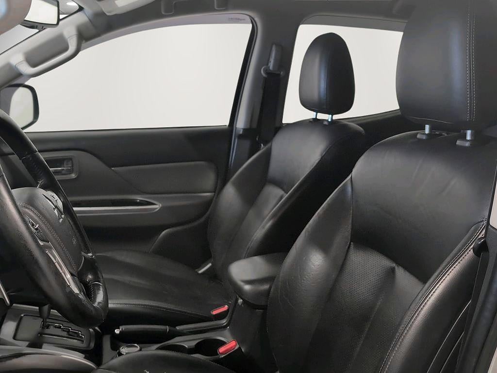 Mitsubishi L200 Double Cab Business 2.4D 181 hk Kåpa Vhjul