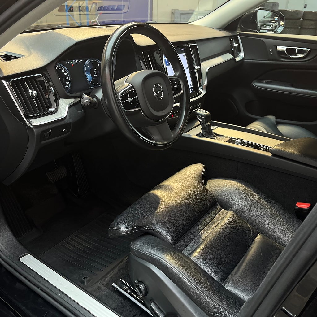 Volvo V60 D4 AWD Inscription Navi Carplay Backkamera Värmare Drag
