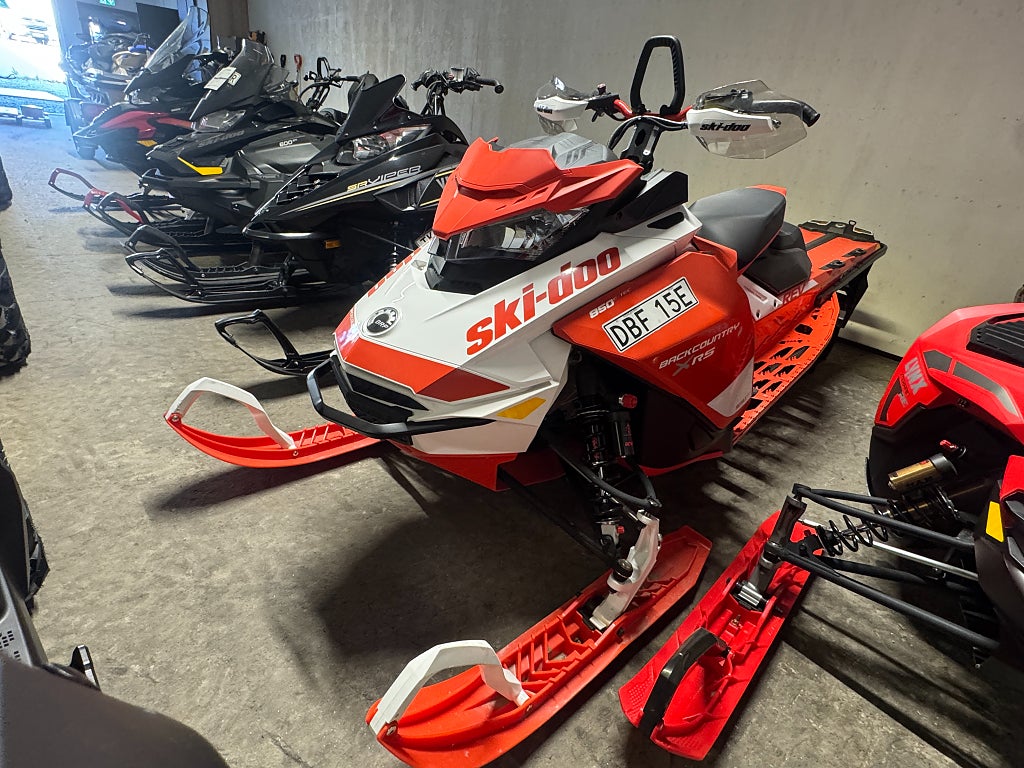 Ski-Doo Backcountry XRS 850 154" 