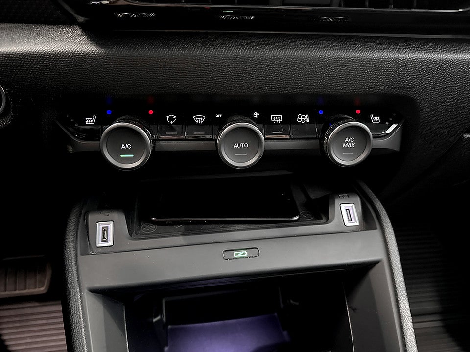 Bild på Citroën C4-X Shine 1.2 PT 131hk Aut B-KAMERA CARPLAY