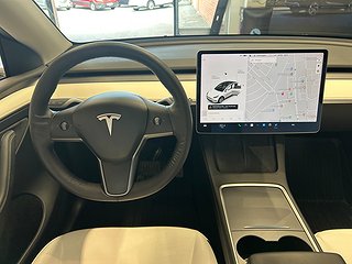 Tesla Model Y Long Range AWD 514hk/MOMS/Pano/Navi/M-värmare
