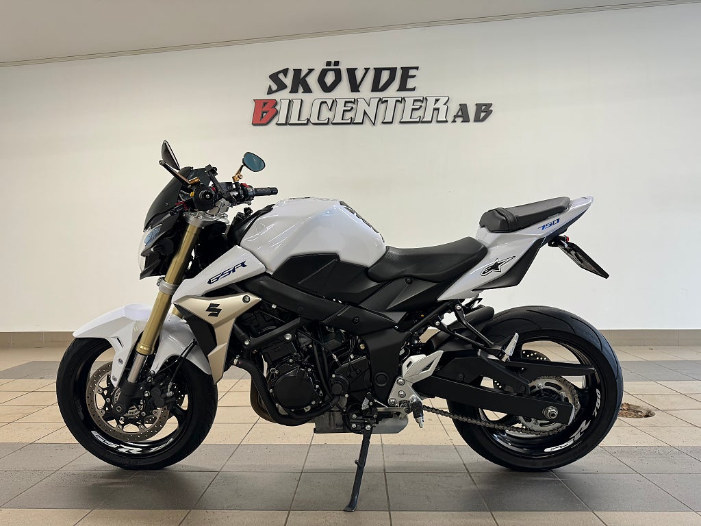 Suzuki GSR 750 ABS 2400Mil / Toppskick / Slipon 