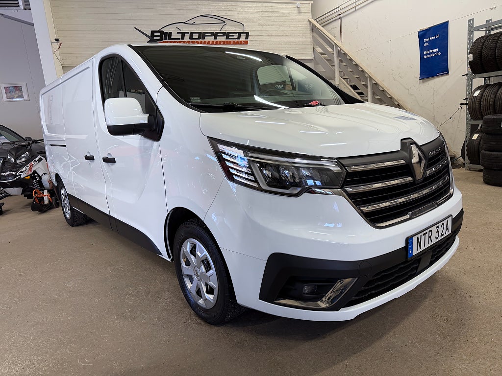 Renault trafic Skåpbil 3.0t 2.0 150hk dCi 150 D-värm / B-Kamera / Drag