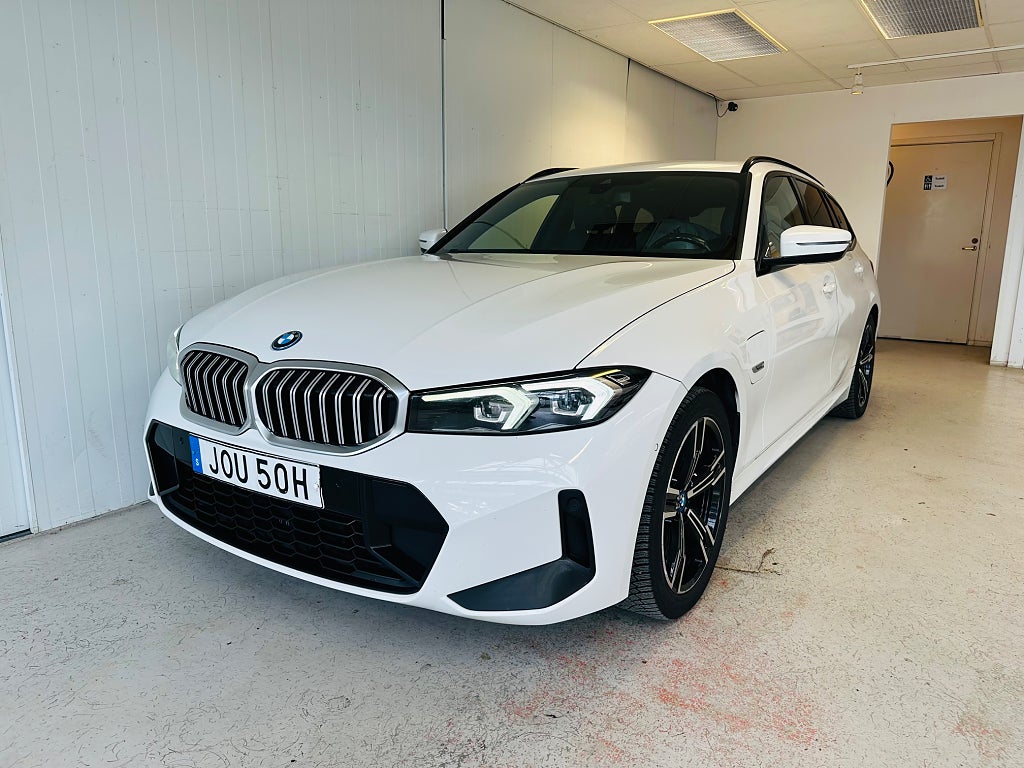 BMW 330e xDrive Touring Steptronic M Sport Euro 6 Drag