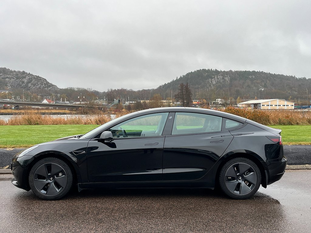 Tesla Model 3 All Inclusive Hyrbil 150mil/mån 8990kr/mån